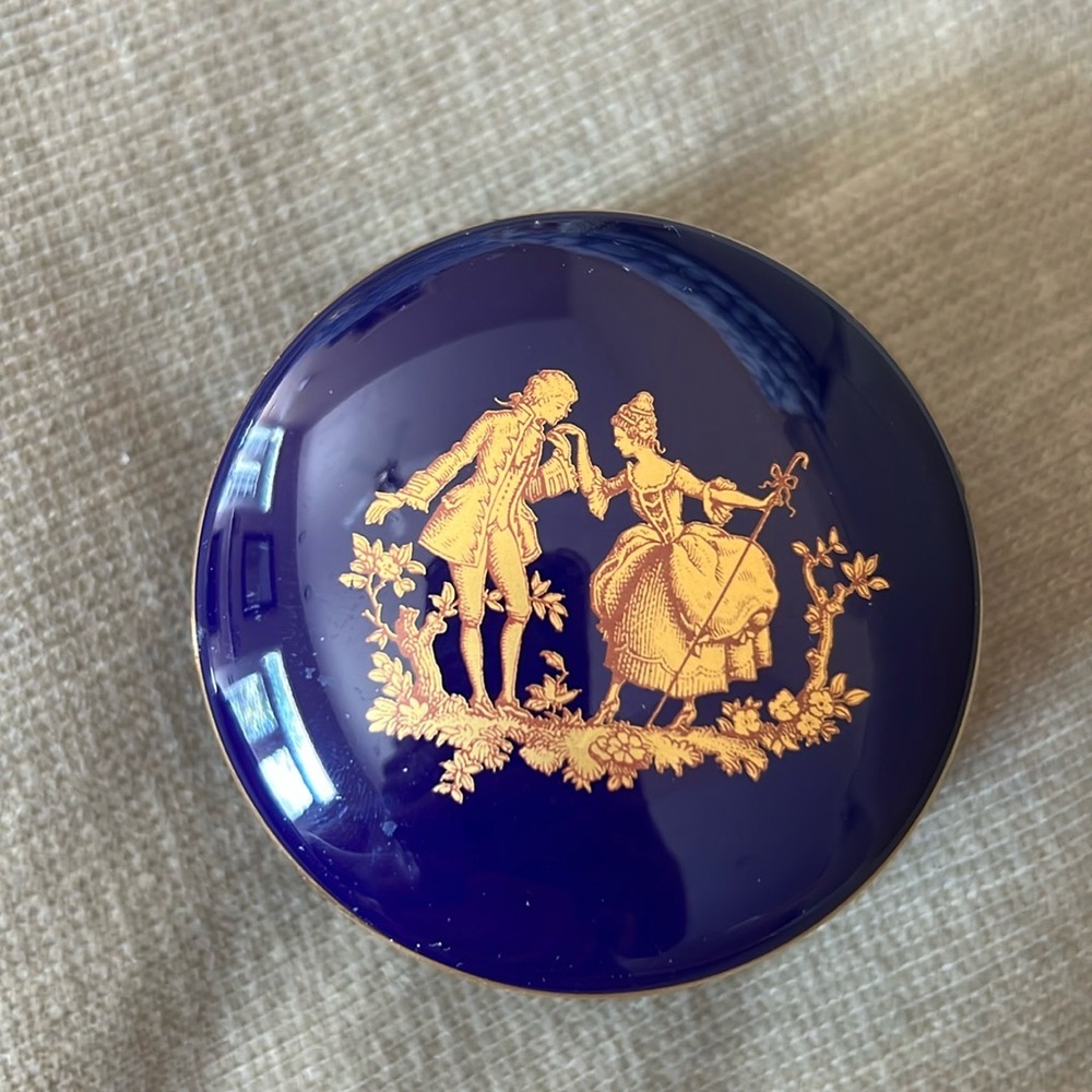 Limoges vintage porcelain gold colonial couple trinket circle box